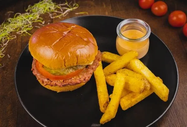 Kinderburger mit Pommes Frites