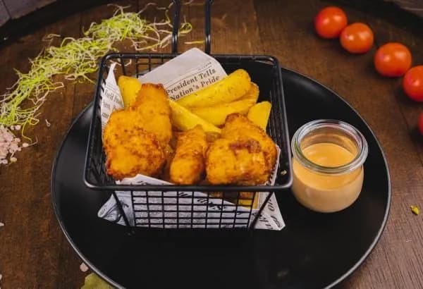 Chicken Nuggets 5 Stk. mit Pommes Frites